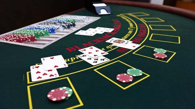 Hướng dẫn quy luật chơi game bài Blackjack cụ thể